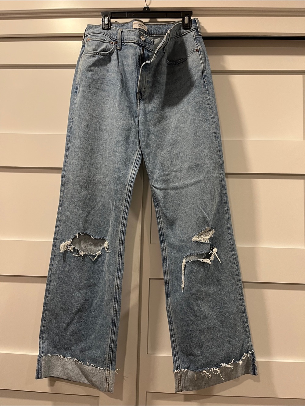 Abercrombie high rise 90’s relaxed cuffed jeans.